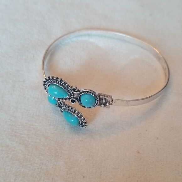 Turquoise synthetic stone bracelet and ring - Picture 2 of 6